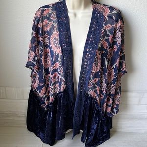 Altar’d State Kimono Navy Short Sleeve Floral Blouse - Women’s size Small